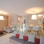 伯尼克红土别墅酒店 *